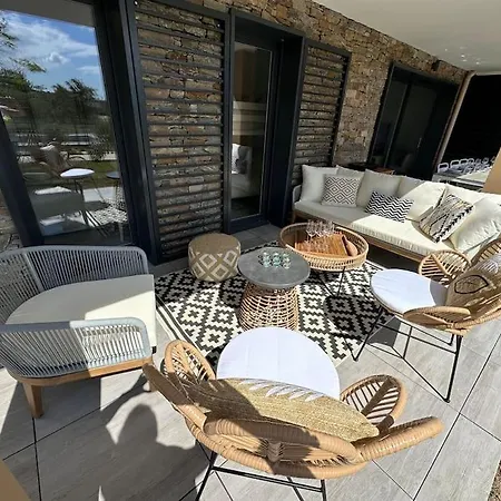 Appartement Magnifique T4 Neuf De 90m2 Avec Jardin Et Piscine Au Coeur De Maxime Sainte-Maxime