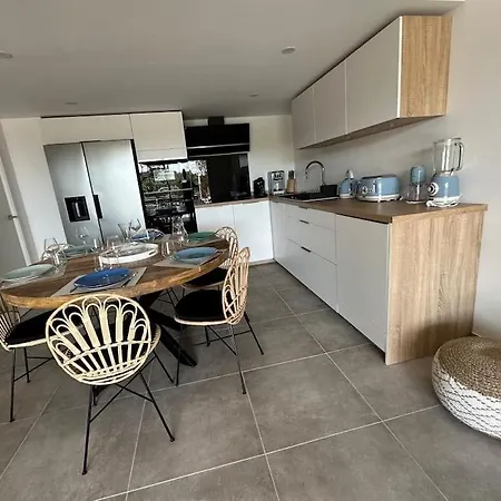 아파트 Magnifique T4 Neuf De 90m2 Avec Jardin Et Piscine Au Coeur De Maxime 생트막시메