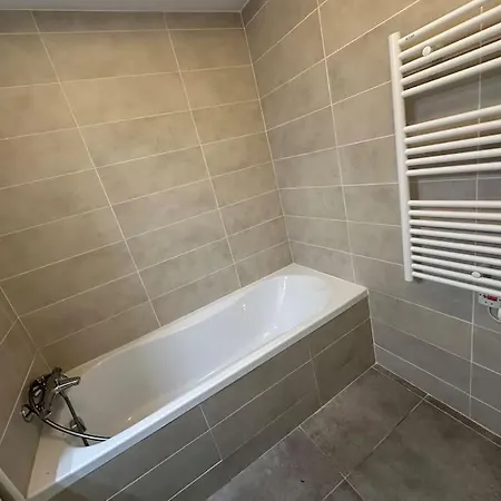 아파트 Magnifique T4 Neuf De 90m2 Avec Jardin Et Piscine Au Coeur De Maxime 생트막시메