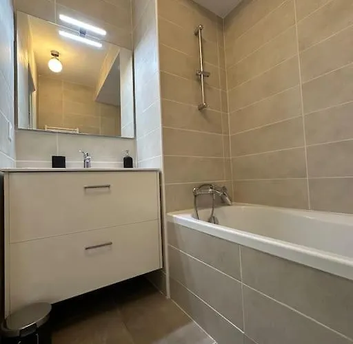 Apartment Magnifique T4 Neuf De 90m2 Avec Jardin Et Piscine Au Coeur De Maxime Sainte-Maxime